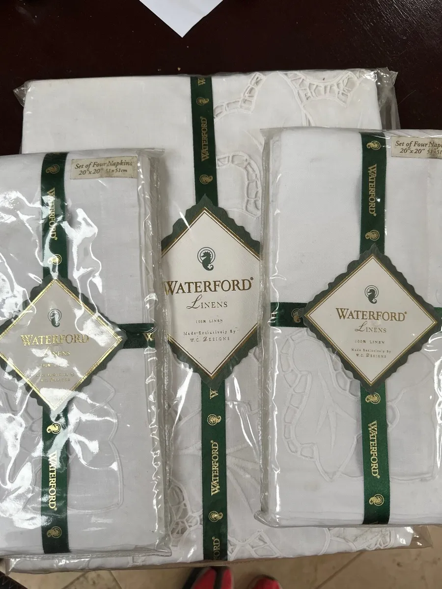 Waterford Linen tablecloth & napkins - Image 3