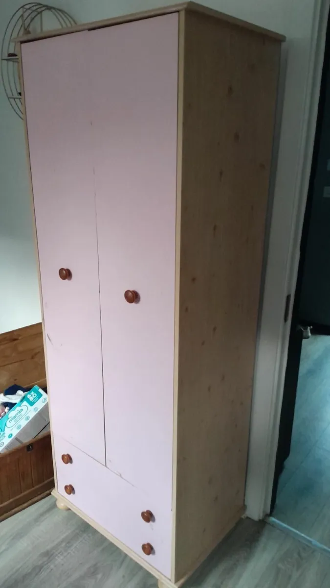 Kids wardrobe