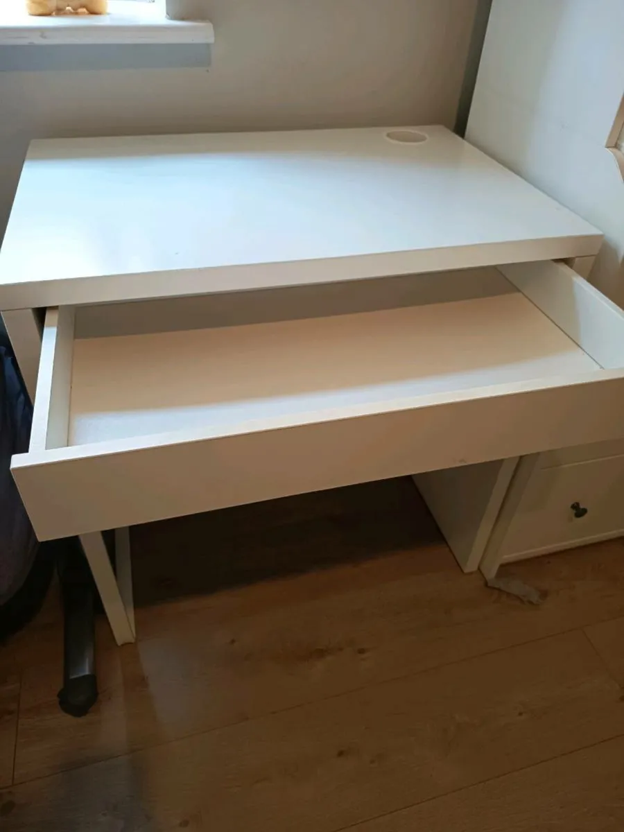 Desk - Image 2