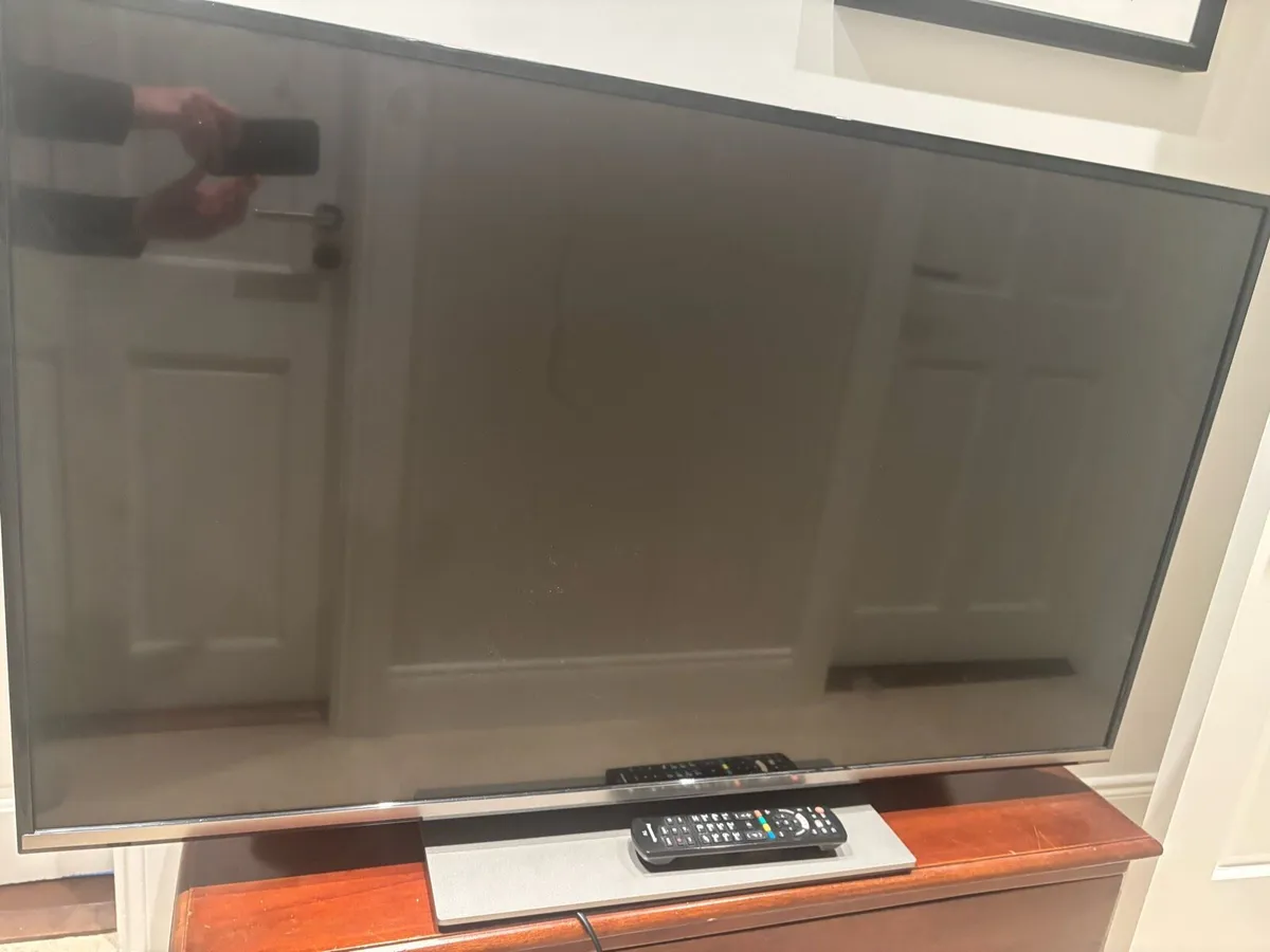 Panasonic television - Image 2