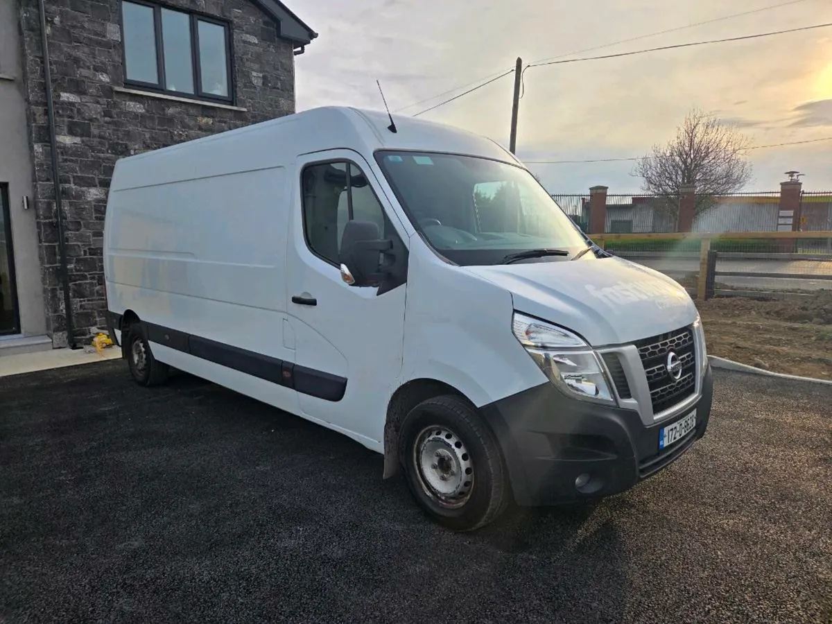 2017 nissna nv400 - Image 1