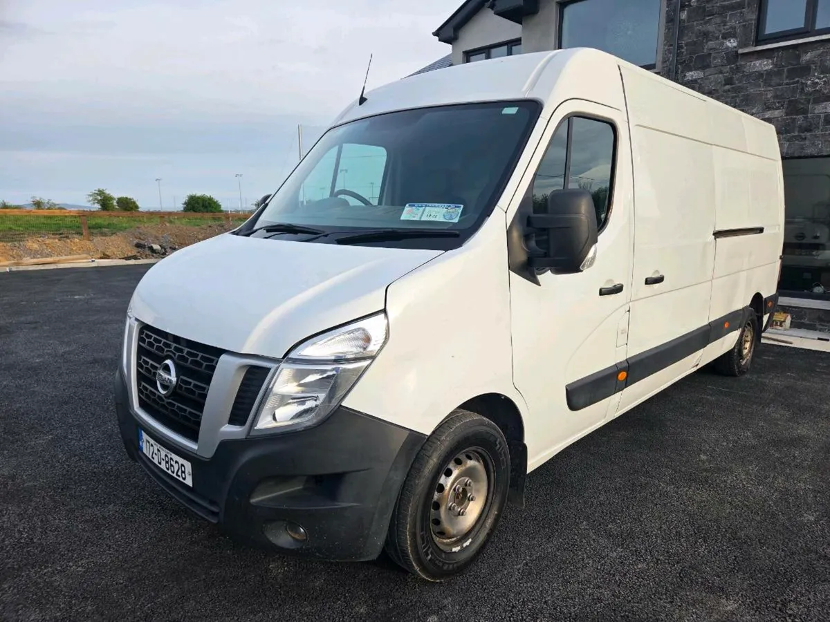 2017 nissna nv400 - Image 2