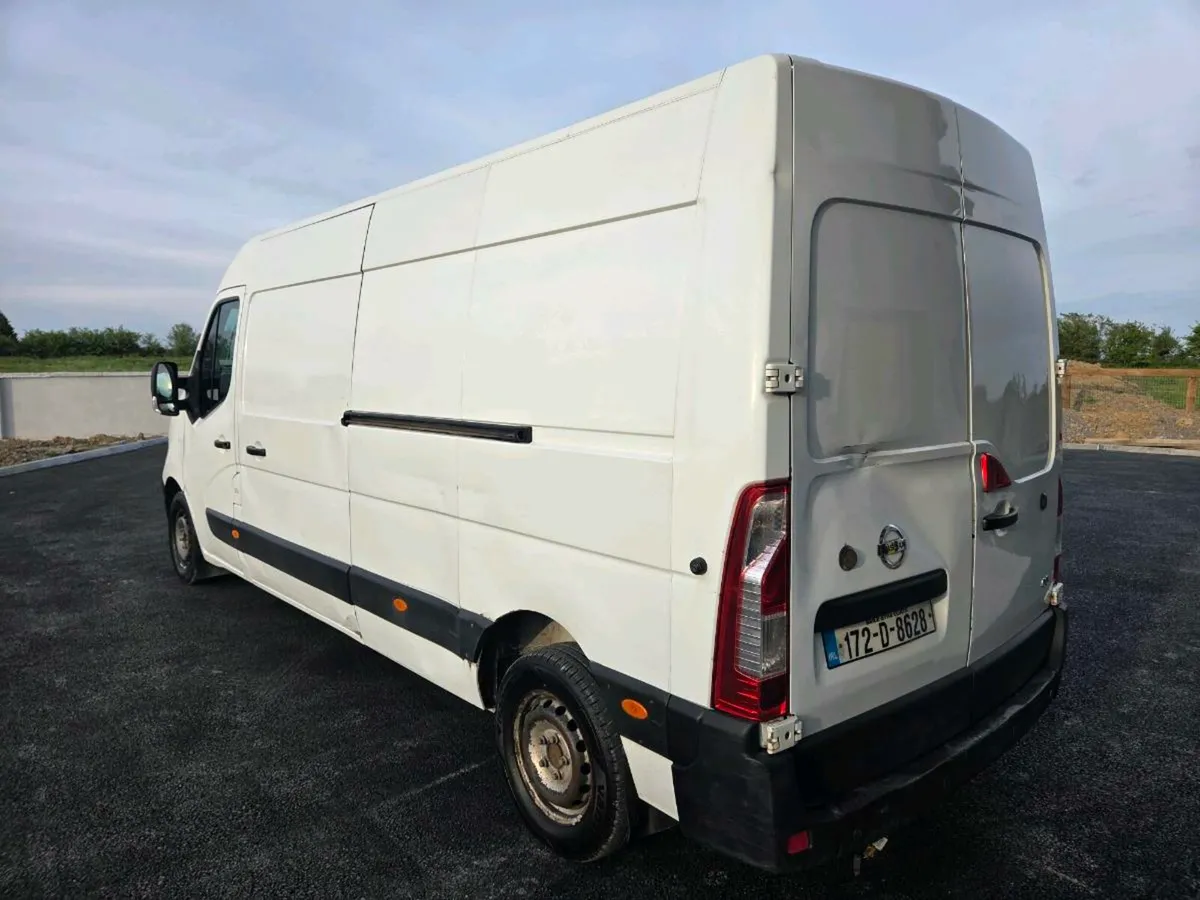 2017 nissna nv400 - Image 4