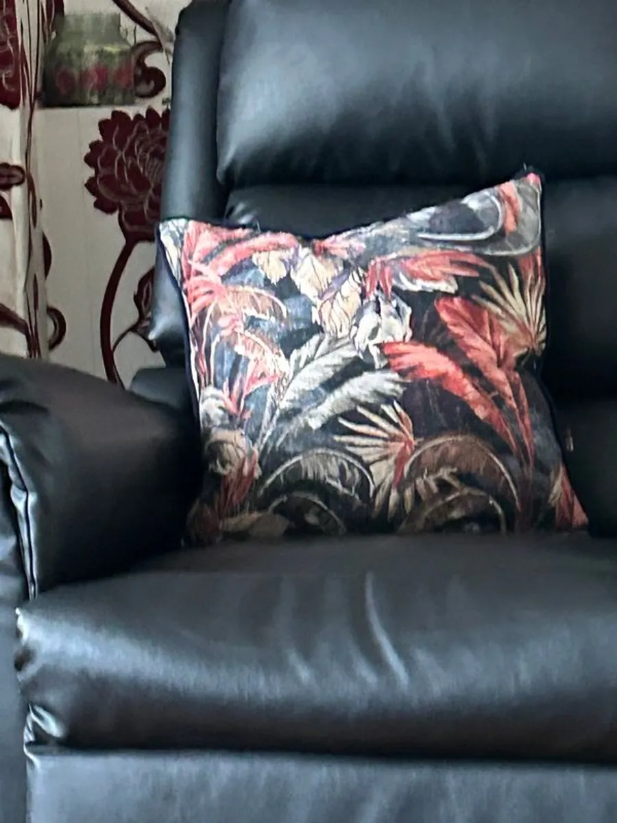 Recliner leather chair - Image 1