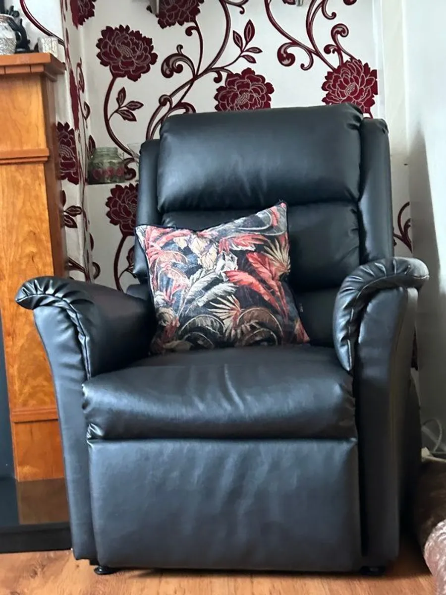 Recliner leather chair - Image 2