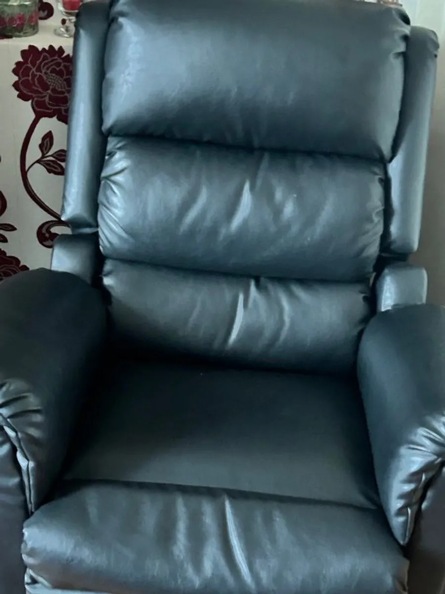Recliner leather chair - Image 4