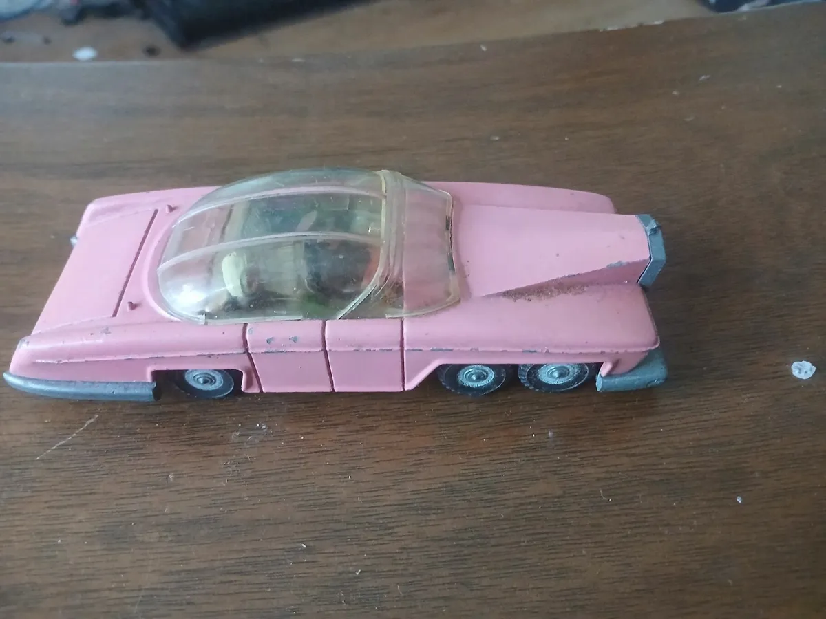 Toy car - Image 1