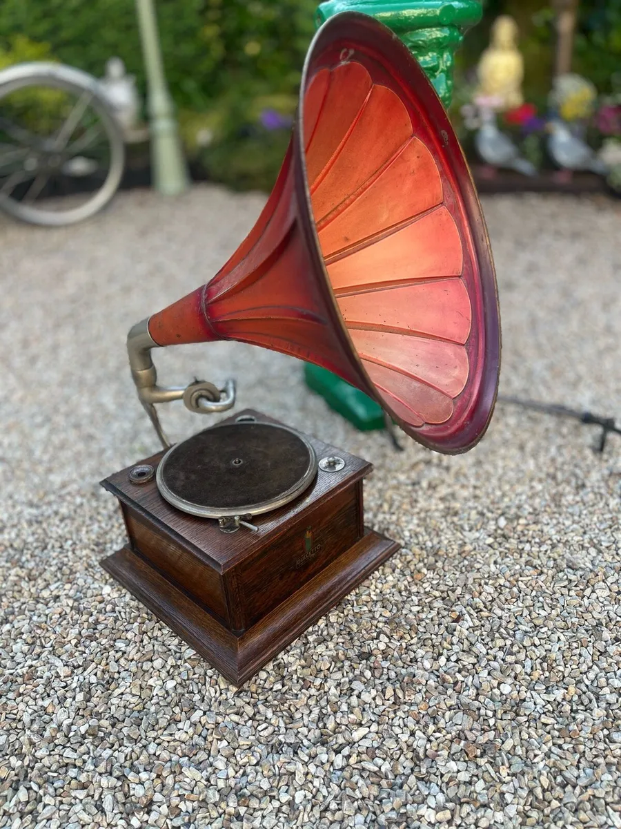 Antique Dulcetto Horn Gramophone - Image 1