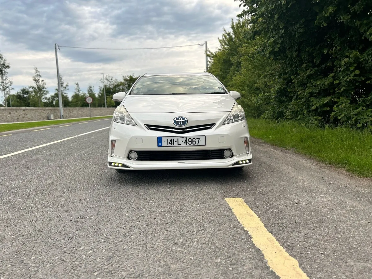 2014 Toyota Prius CX  7 seater - Image 3