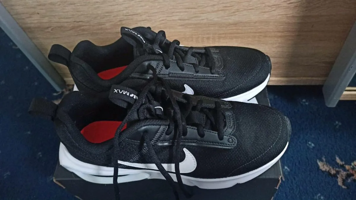 Nike AirMax Shoes - Image 3