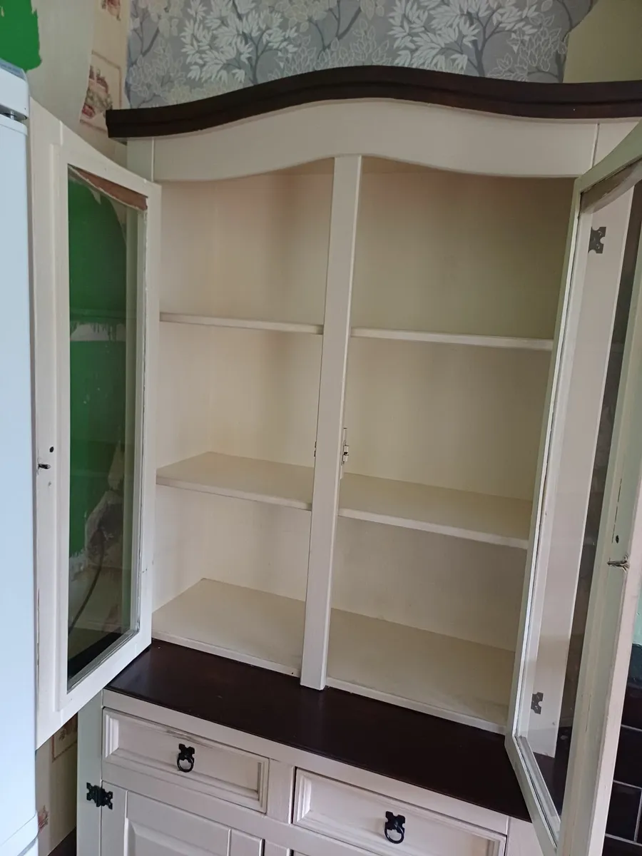 Dresser - Image 2