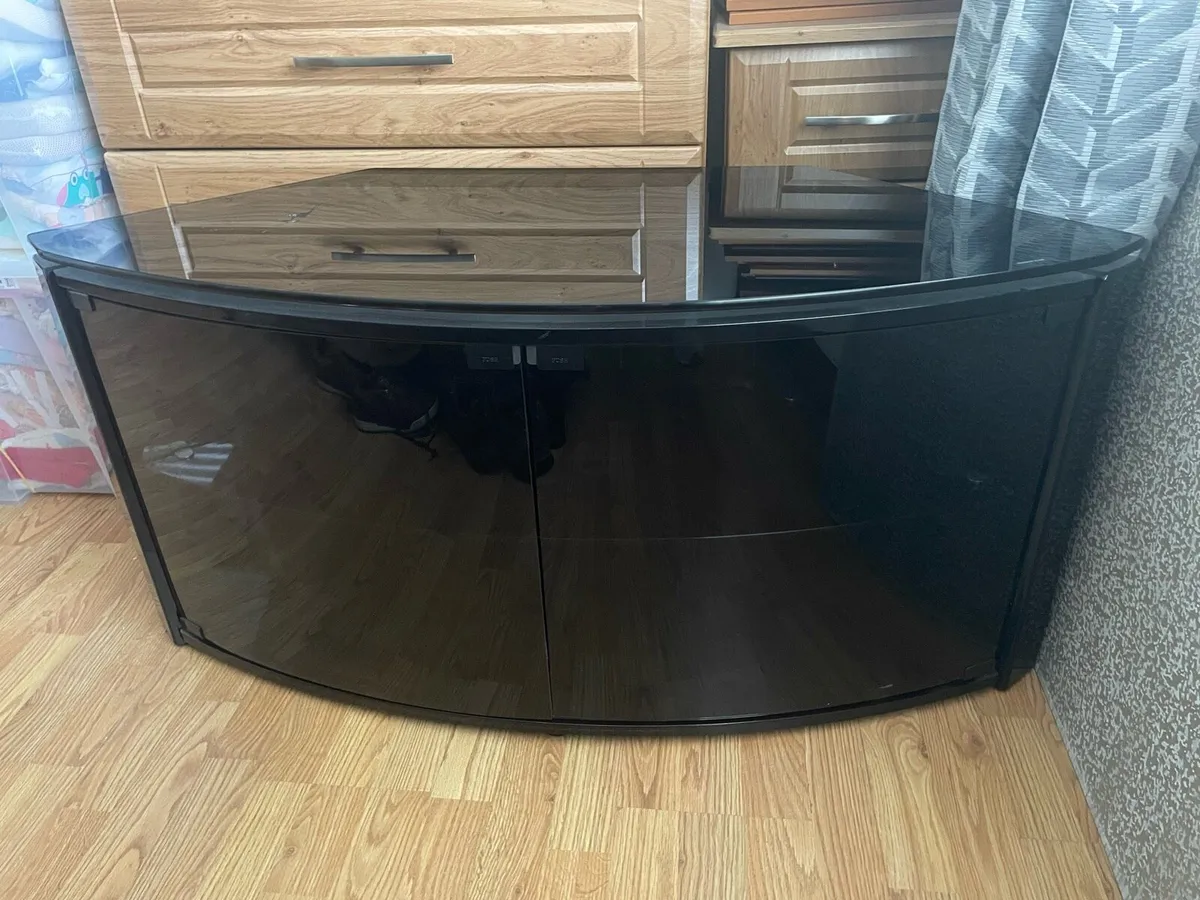 Glass tv unit - Image 1