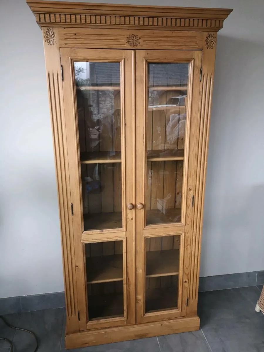 Unusual Glass Storage Unit C/W 4 Shelves