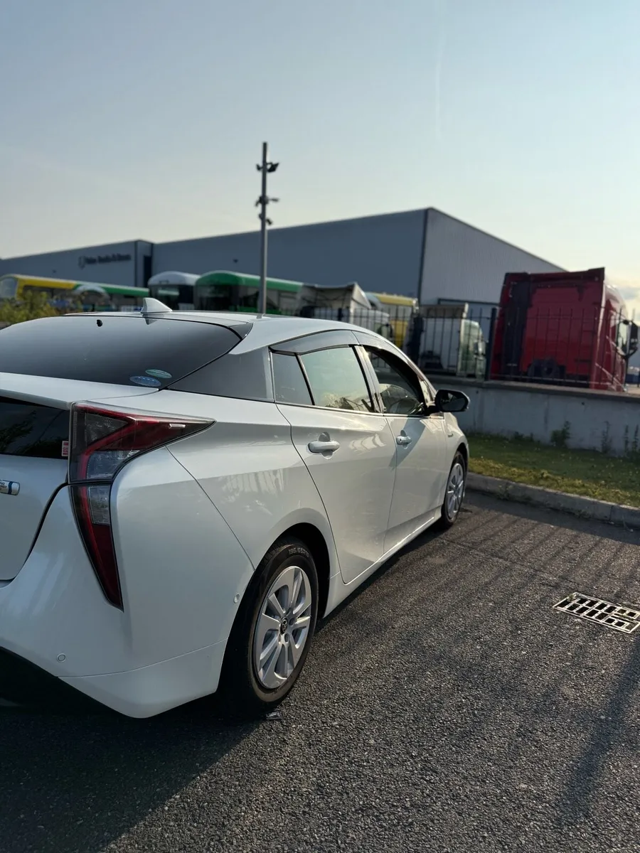 2018 Toyota Prius *HIGH SPEC* - Image 3