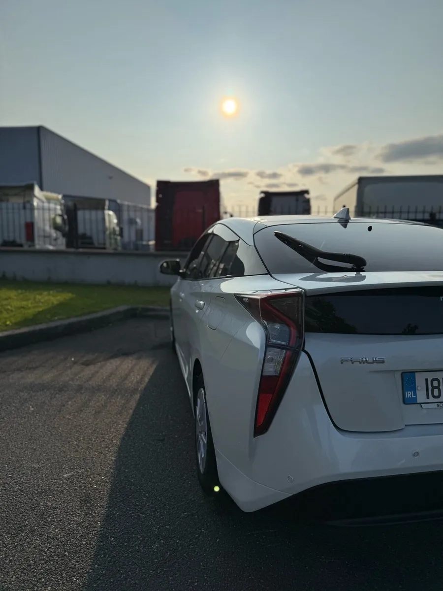 2018 Toyota Prius *HIGH SPEC* - Image 4