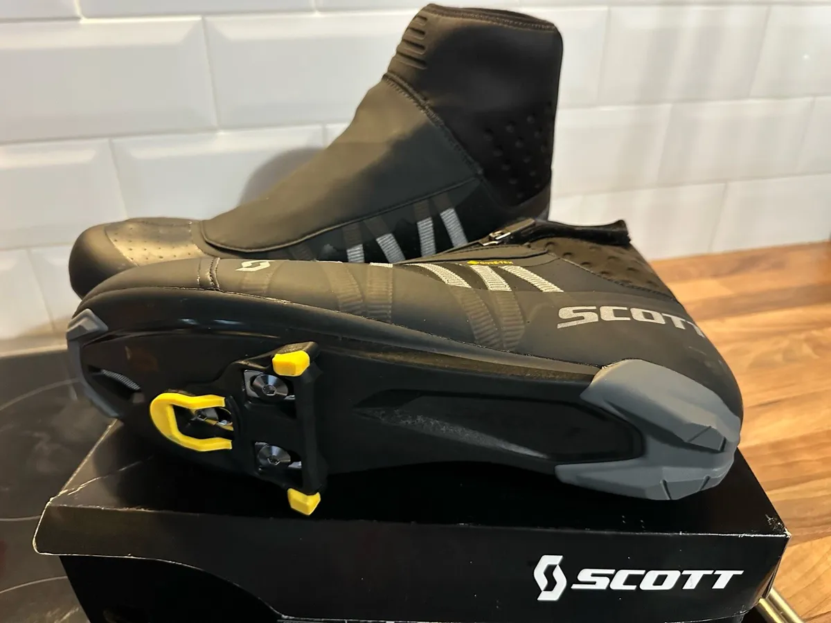 Cycling shoes - Image 3