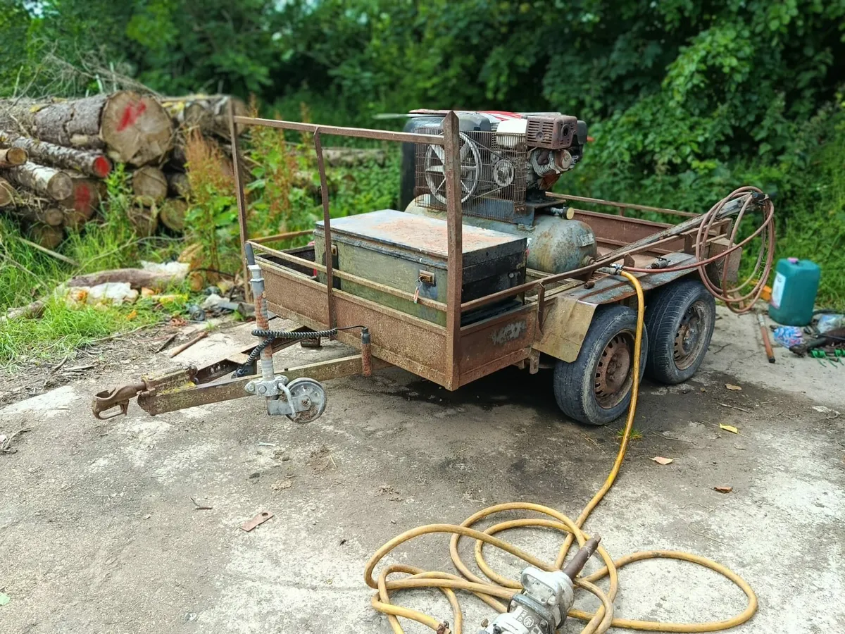 Port trailer, compressor, and gear - Image 1