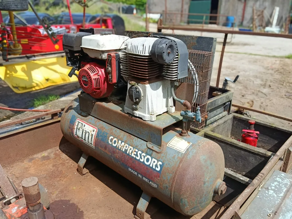 Port trailer, compressor, and gear - Image 3