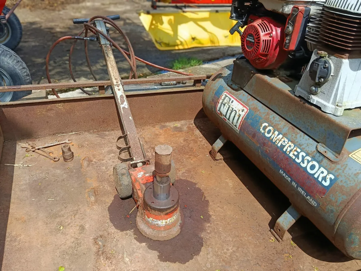 Port trailer, compressor, and gear - Image 4