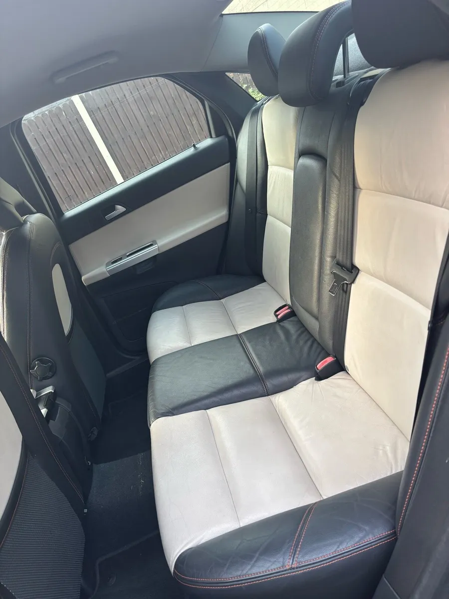 Car - Image 4