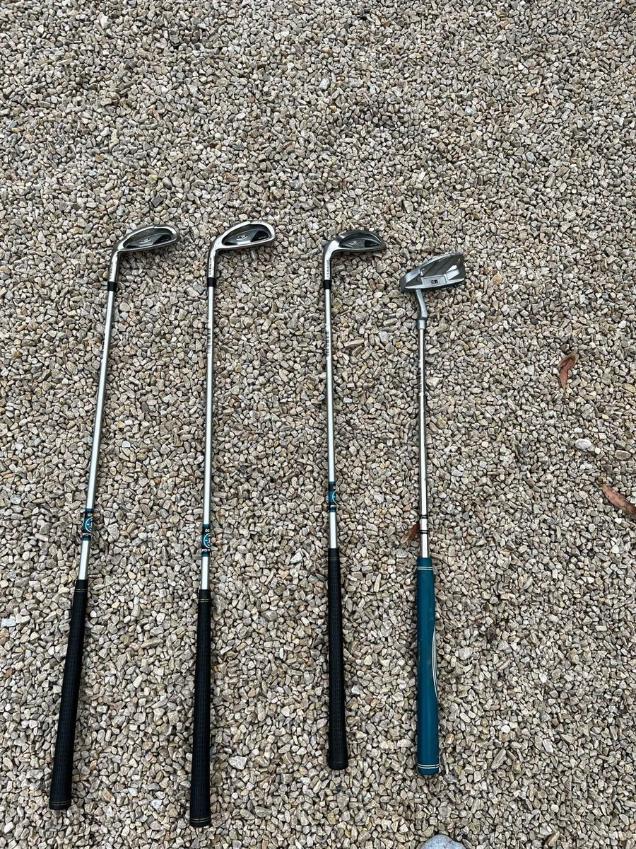 US kids golf clubs and bag size 48" (left handed) - Image 3