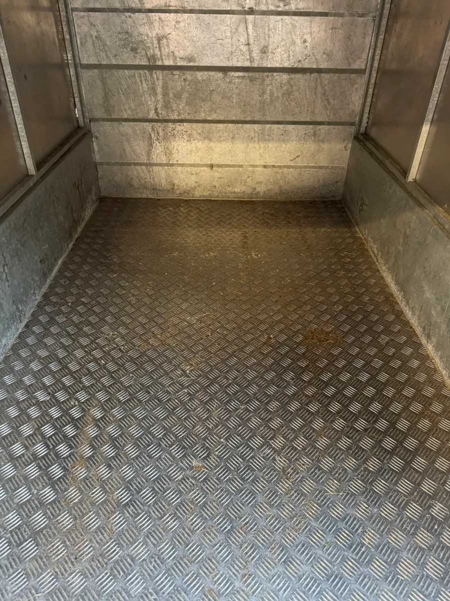 Porter  livestock trailer - Image 2