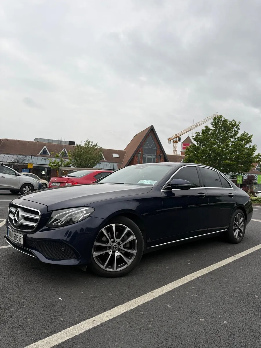 Mercedes-Benz E 220 - Image 1