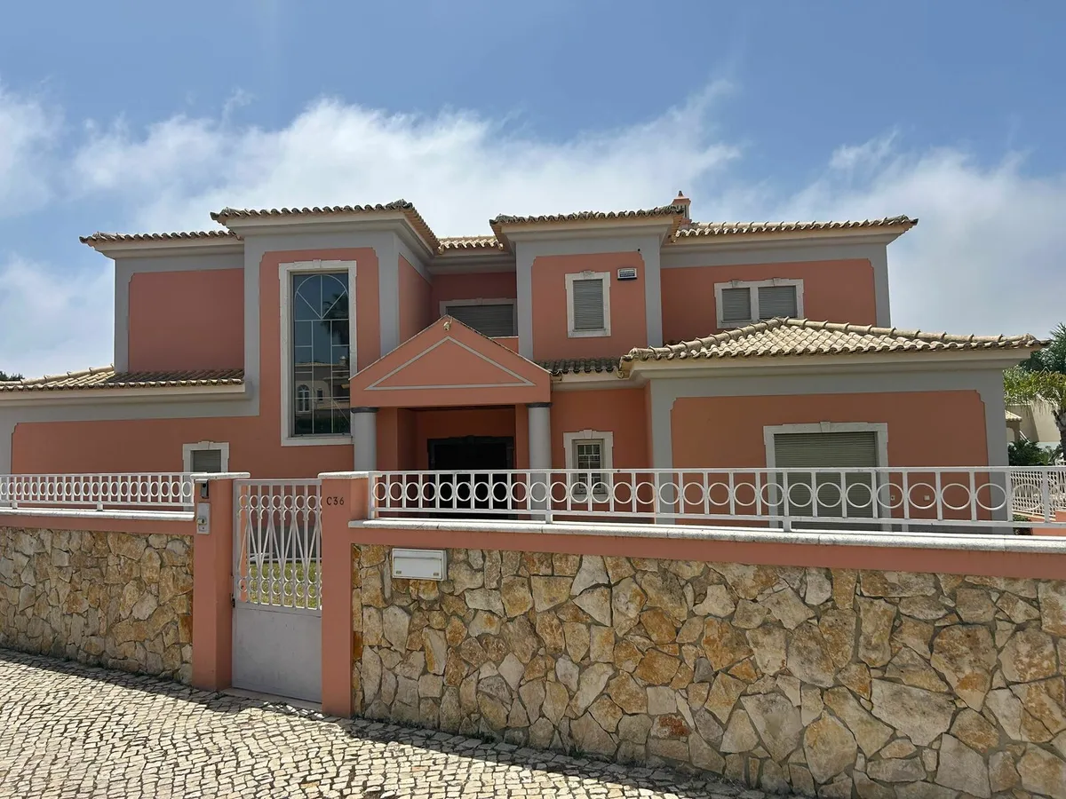 Luxurious 5 bed Villa with private pool Albufeira - Image 1