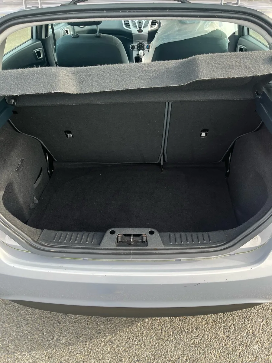 Ford fiesta - Image 4