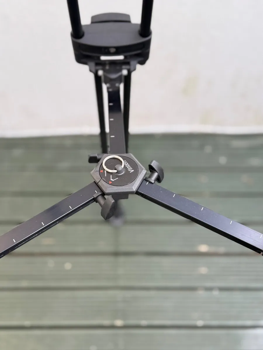 Vinten ProTouch video tripod - Image 2