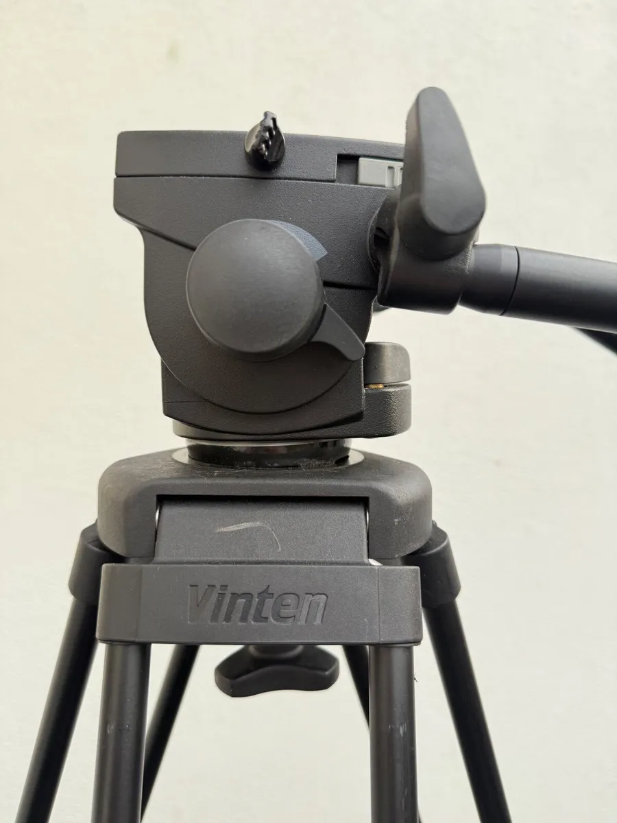 Vinten ProTouch video tripod - Image 3