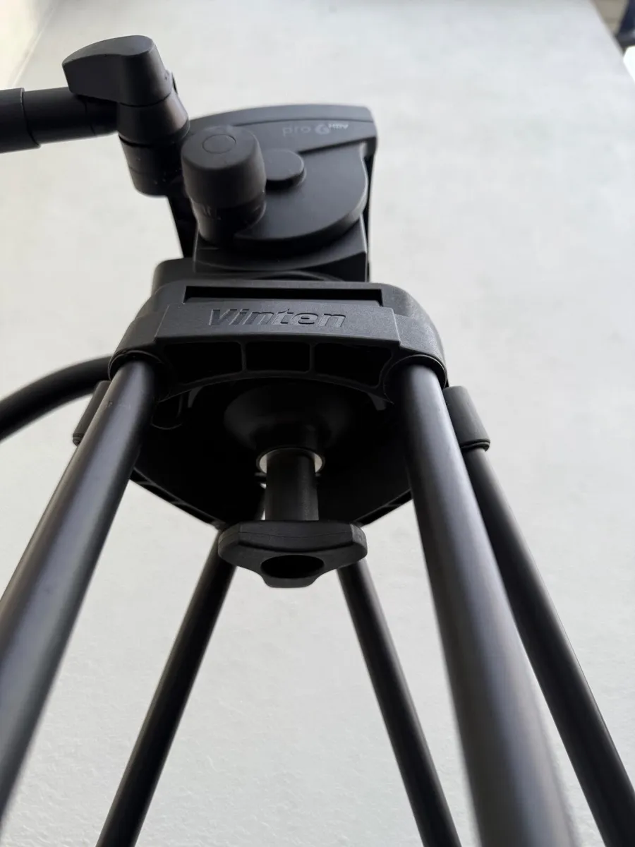 Vinten ProTouch video tripod - Image 4