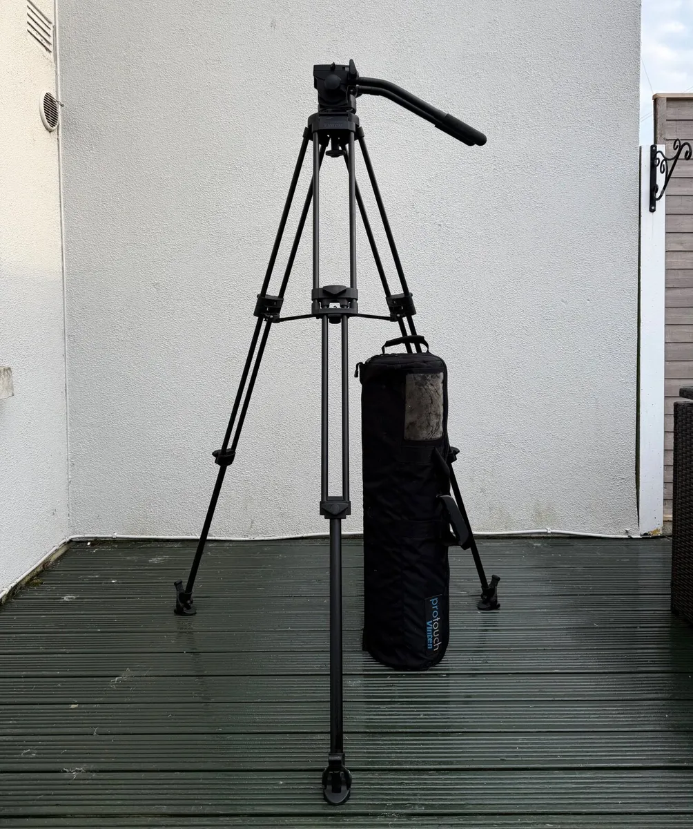 Vinten ProTouch video tripod - Image 1