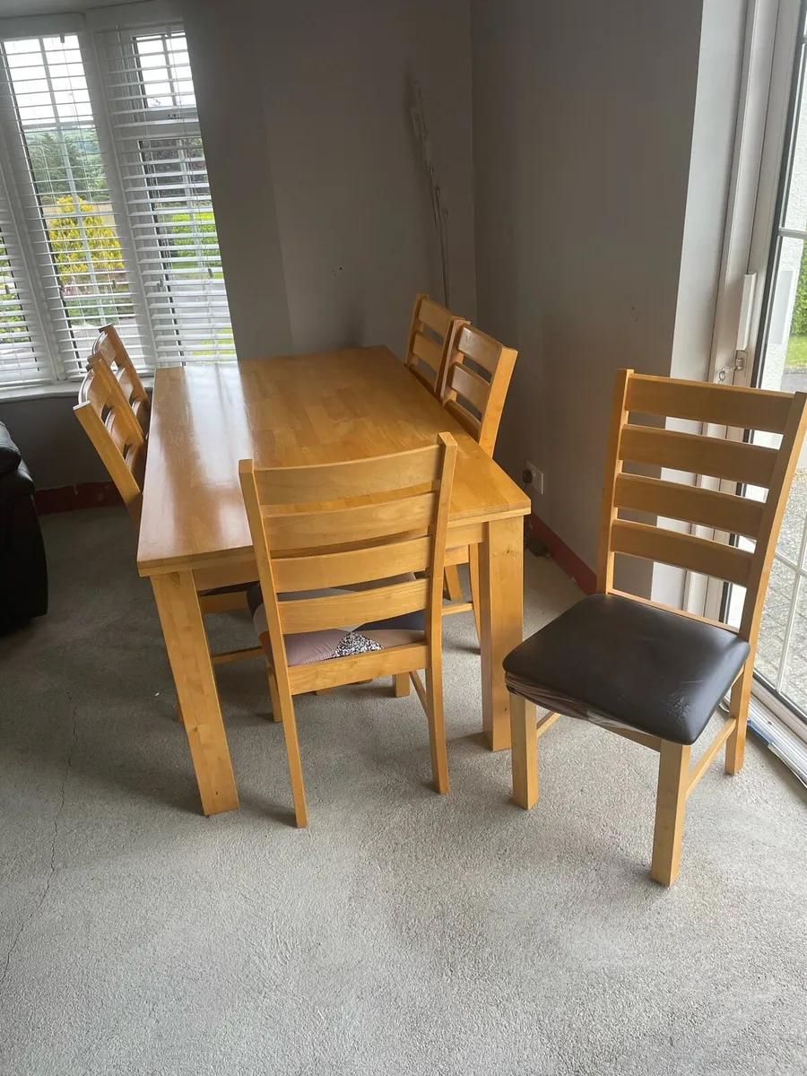 Dining table and 6 chairs - Image 1