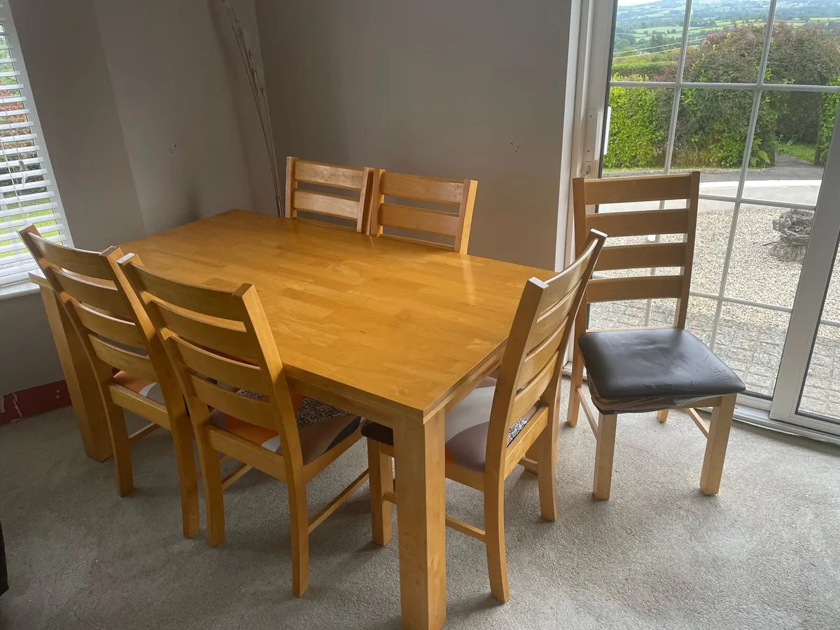 Dining table and 6 chairs - Image 2