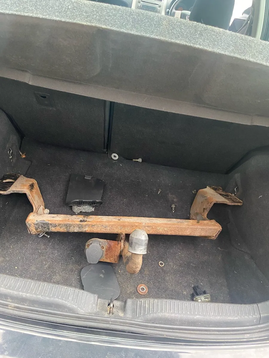 Toyota auris 2009 towbar - Image 1