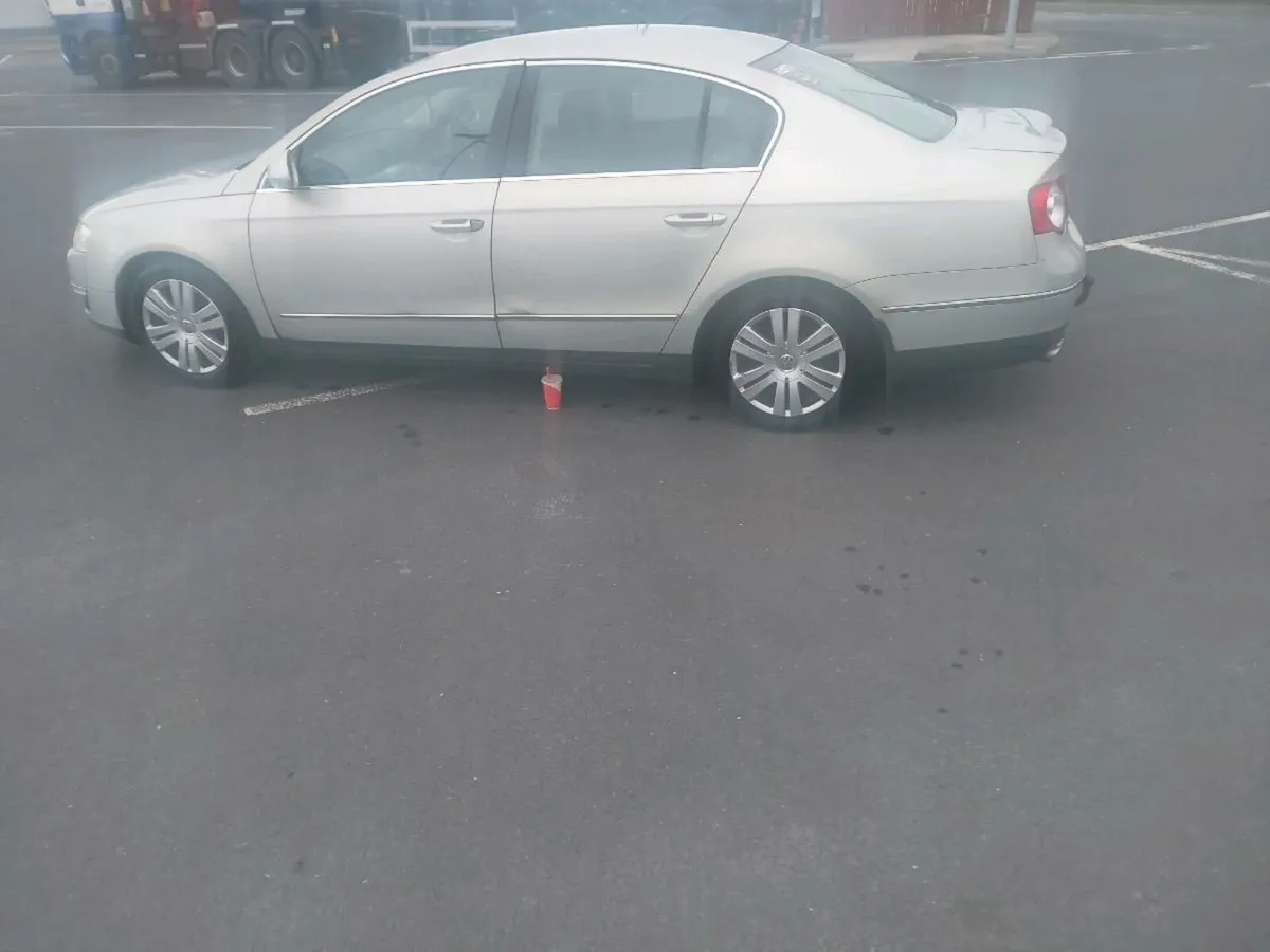 09 vw passat  blue motion - Image 1