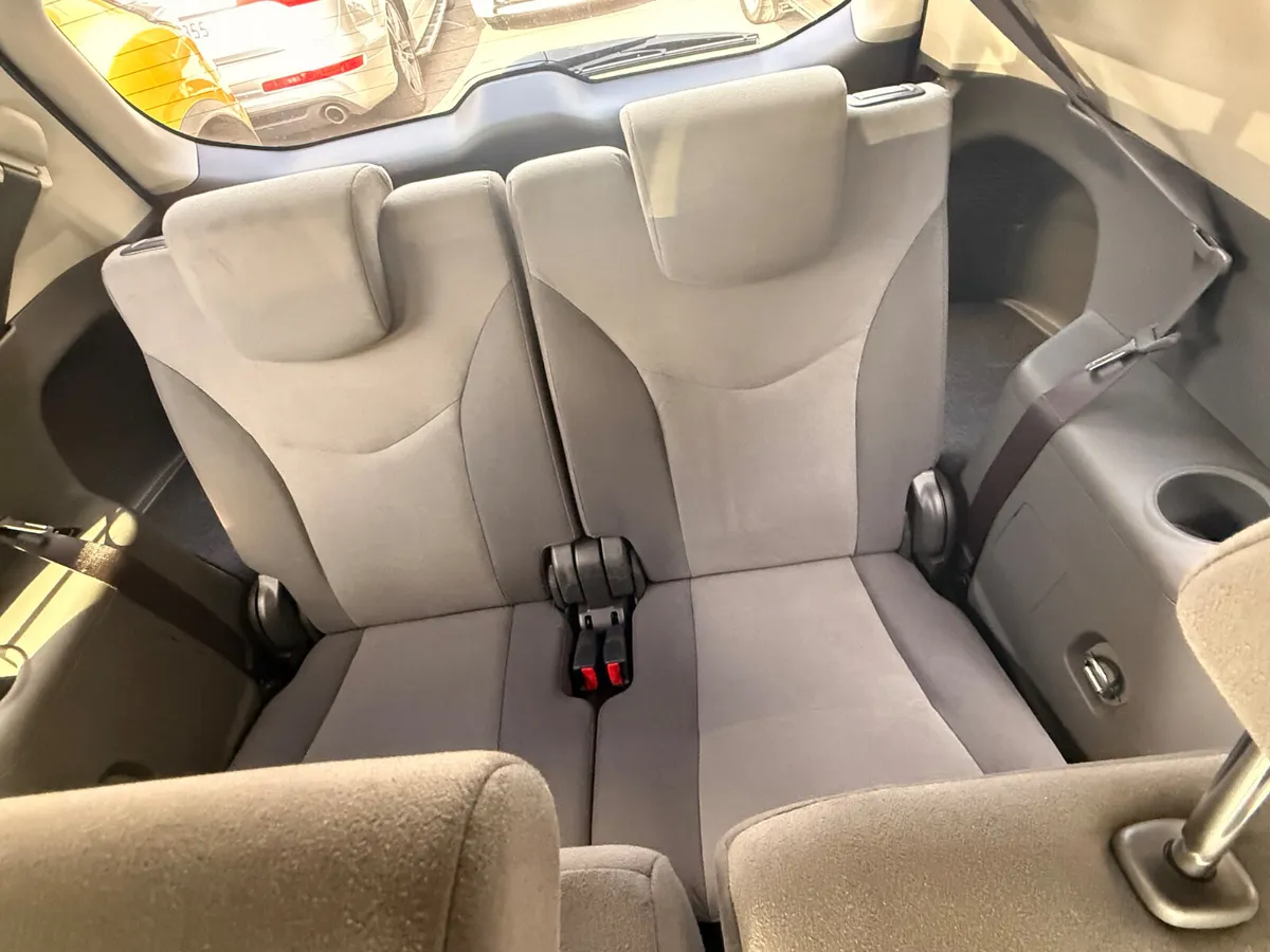 Toyota  Prius  2015  Automatic 7 seater - Image 4