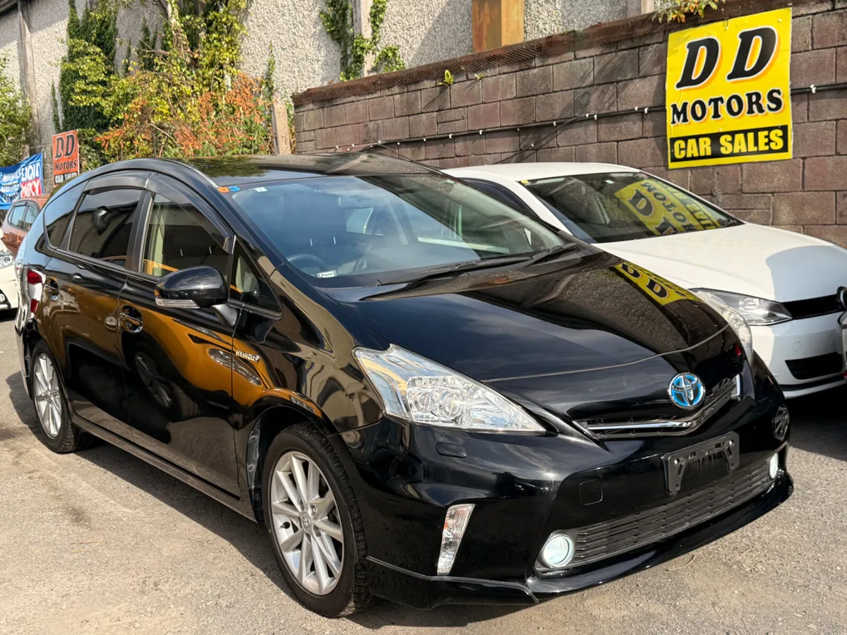 Toyota  Prius  2015  Automatic 7 seater - Image 3