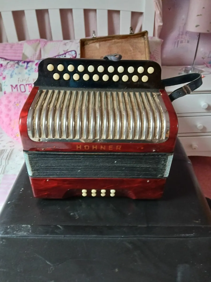 Musical instruments - Image 1
