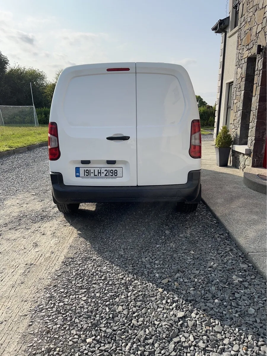 2019 Peugeot partner - Image 4