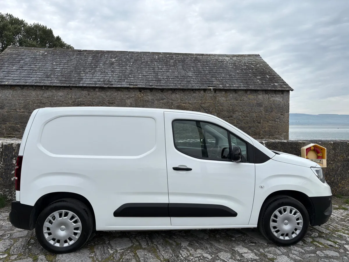 2022 Opel Combo CDTI 6 Speed - Image 3