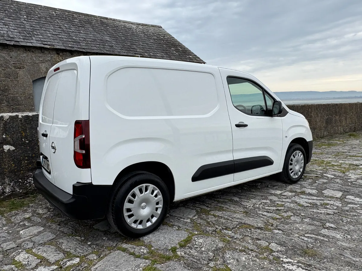 2022 Opel Combo CDTI 6 Speed - Image 4