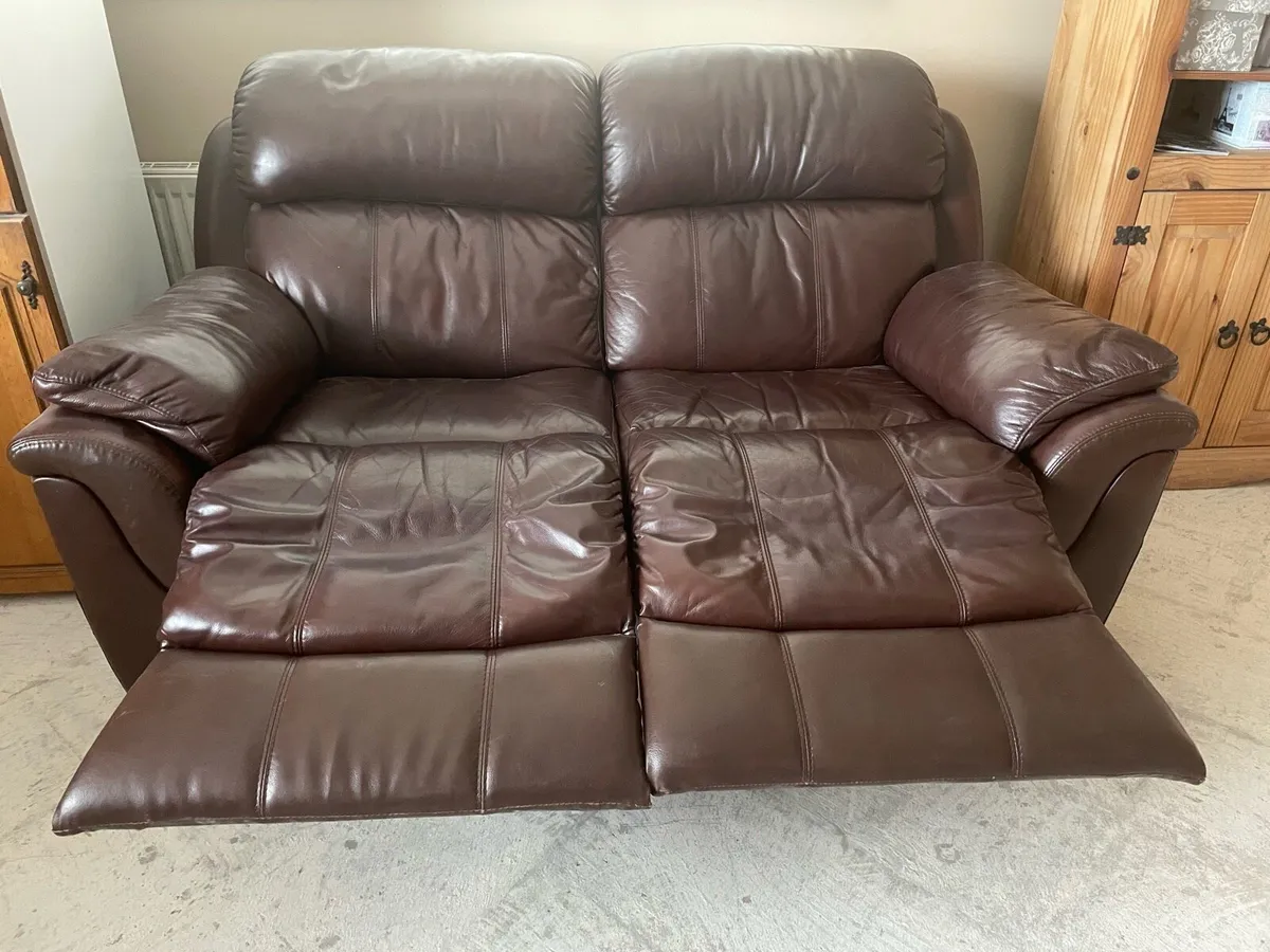 2 seater leather reclining chair - Image 2