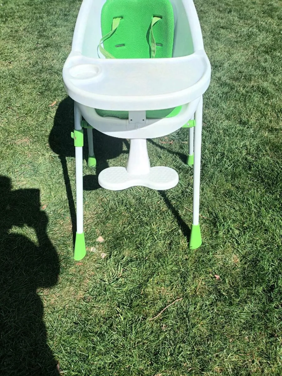 High chair very nice chair - Image 1