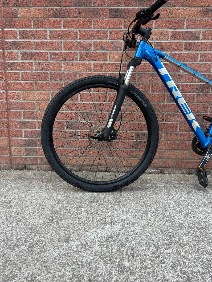 Trek Marlin 6 Mountain Bike - Image 2