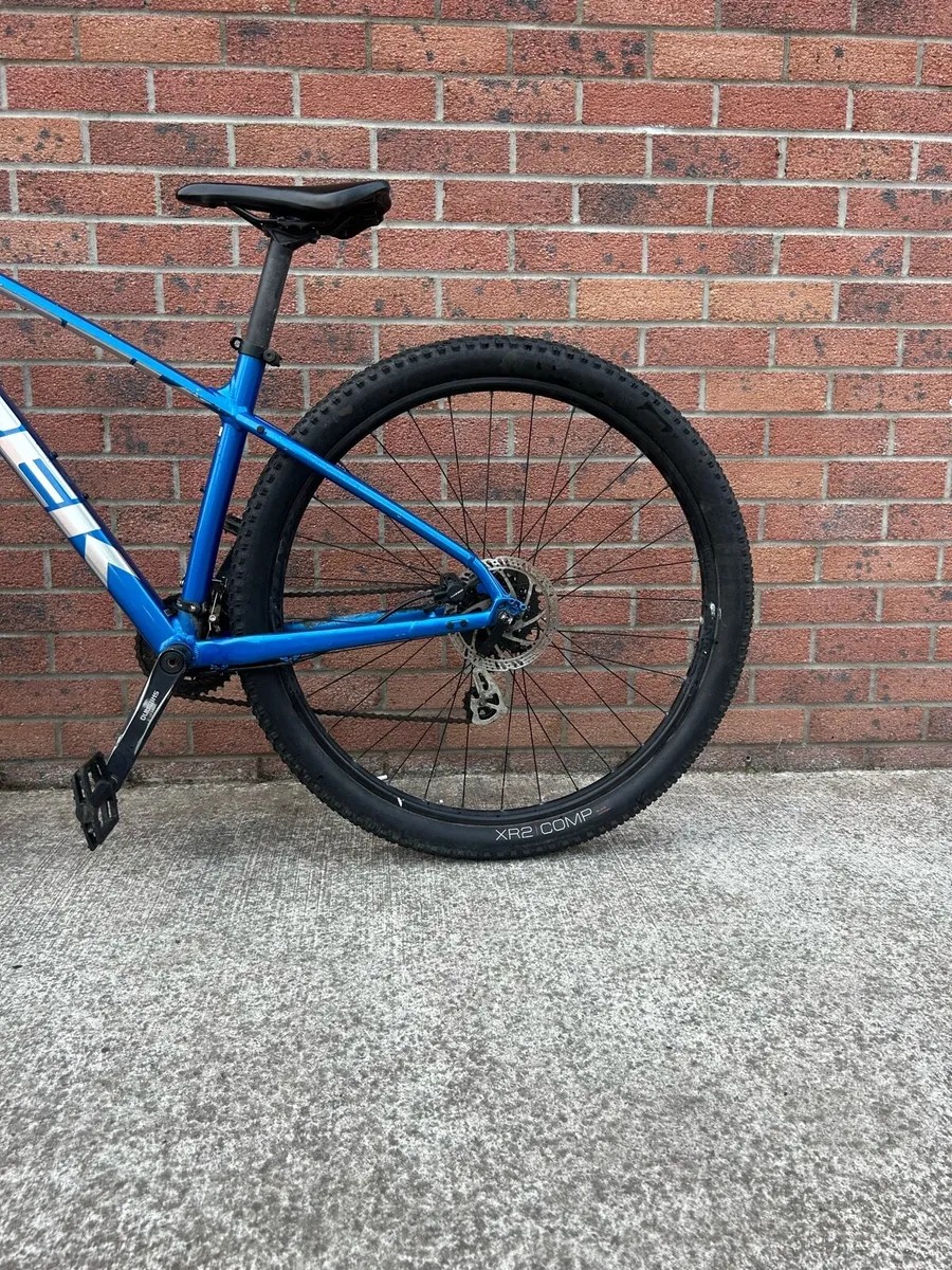 Trek Marlin 6 Mountain Bike - Image 3