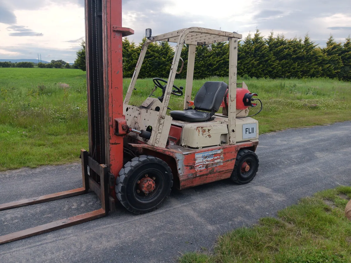 Nissan forklift - Image 1