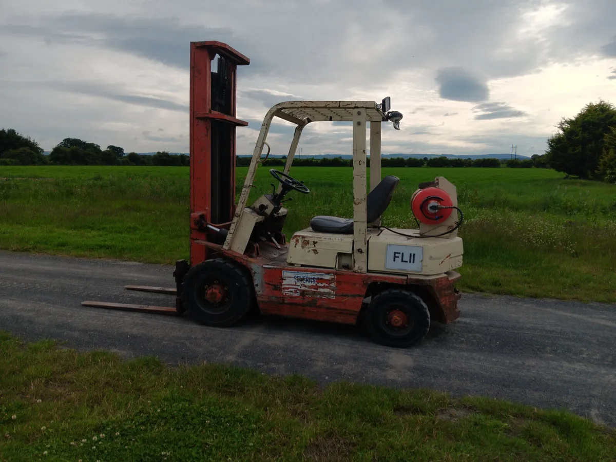 Nissan forklift - Image 4
