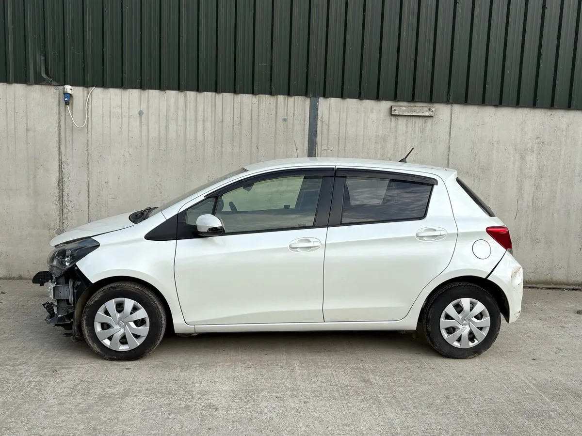 2016 Toyota vitz for parts - Image 1
